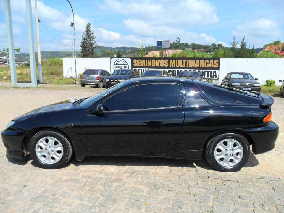 mazda mx3 de lado