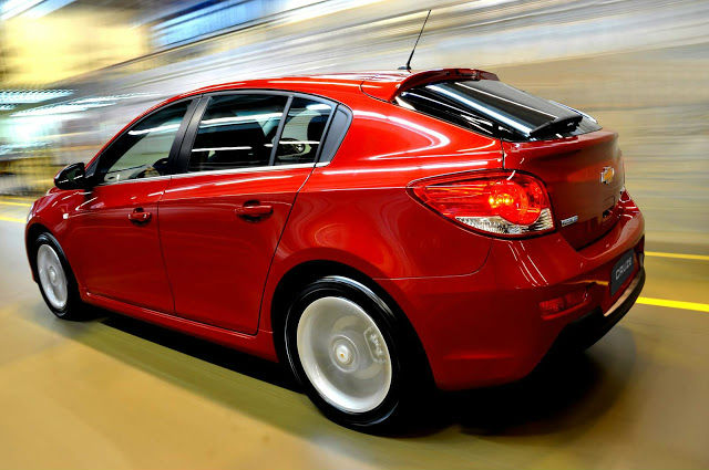 cruze_exterior_corrrendo