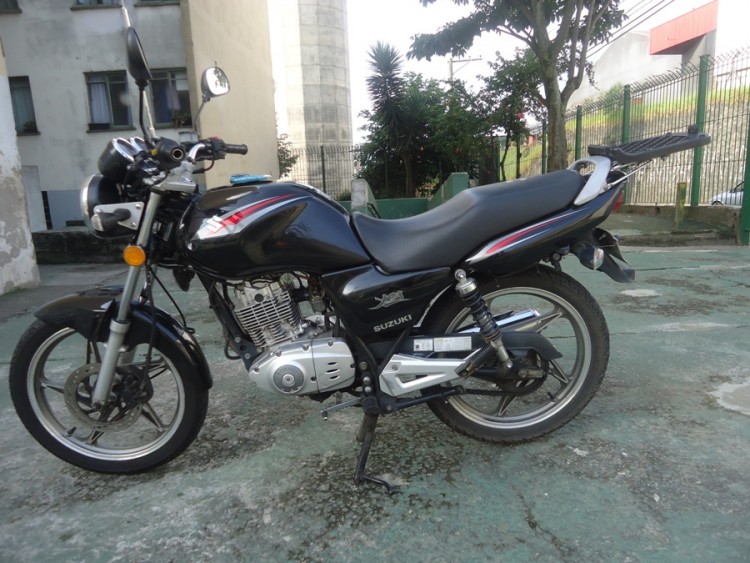moto suzuki en 125 yes