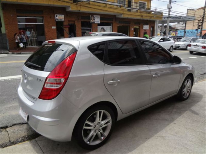 i30
