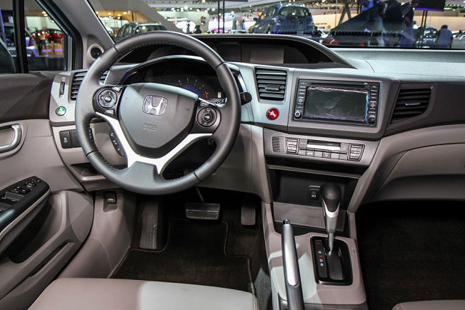 honda-civic-salaosp12-05_620_413