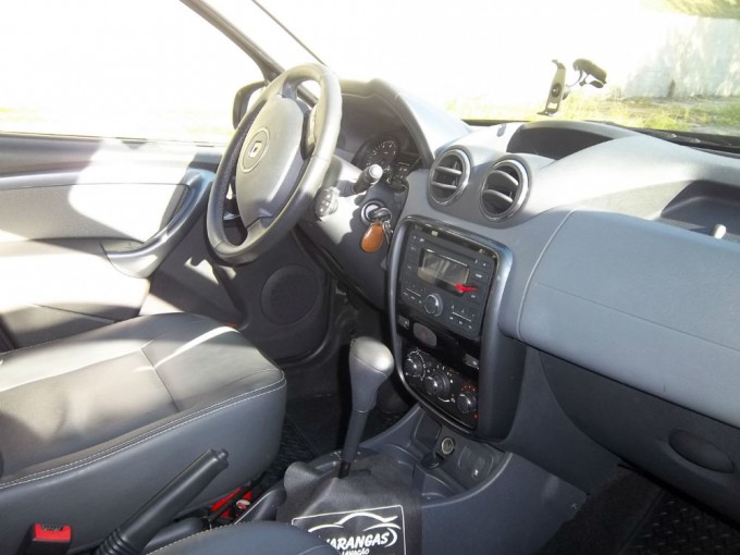 CARRO DUSTER FOTO 8