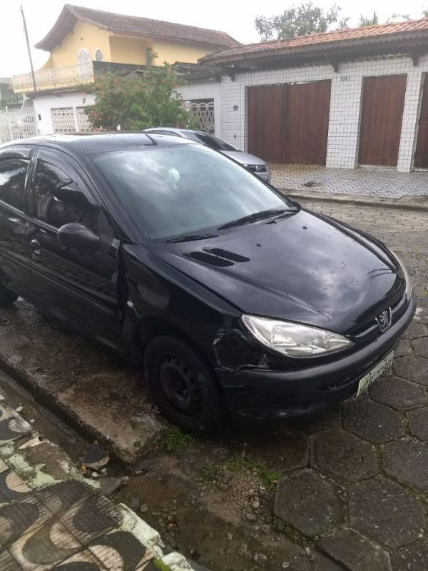 Traseira direita com o amassado