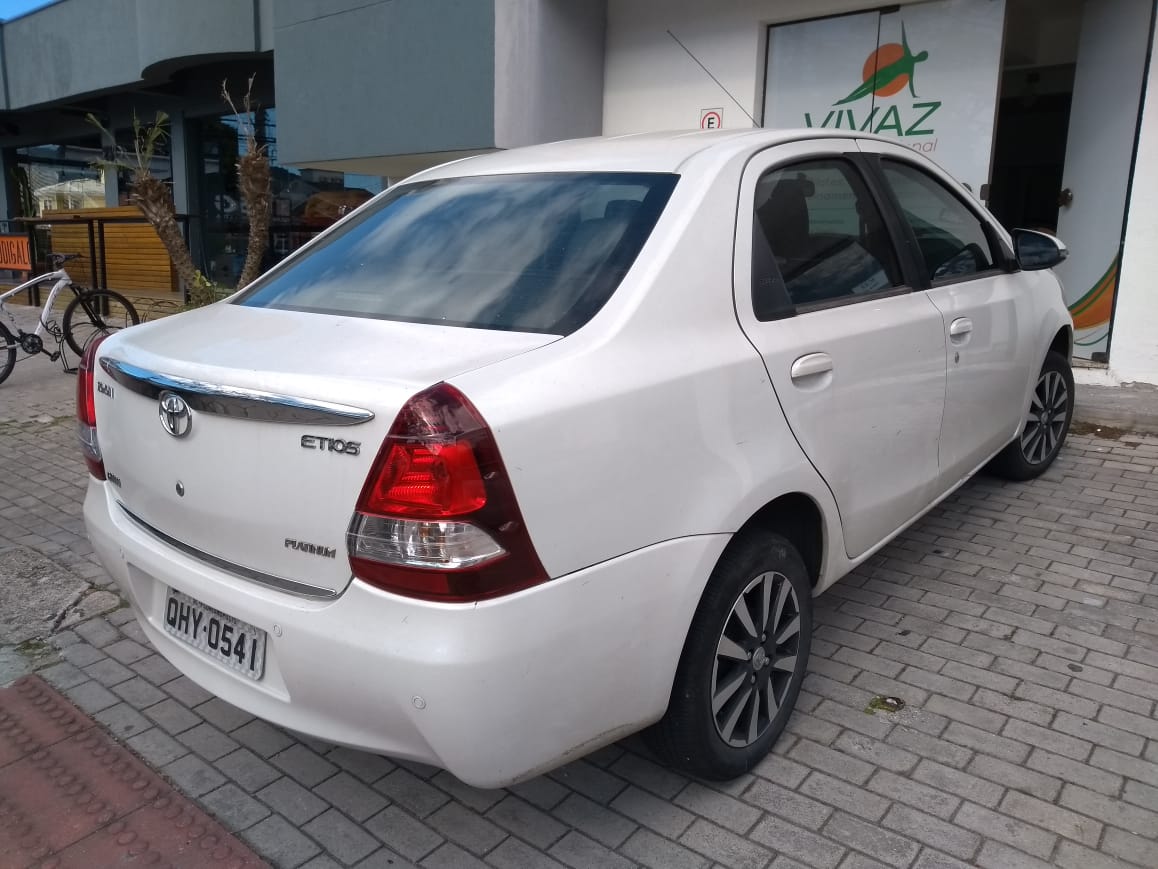 Foto Etios - lateral traseira