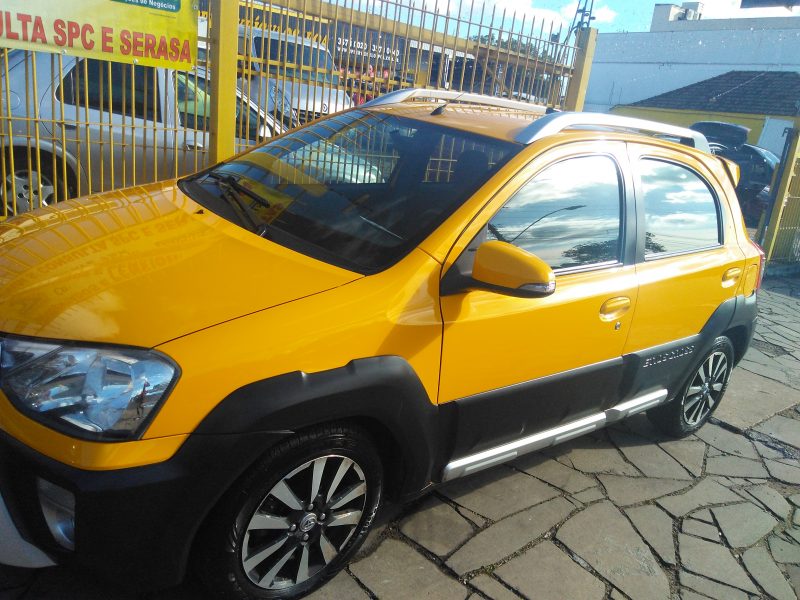 ETIOS CROSS 1.5 COMPLETO AMARELO 2014 38000