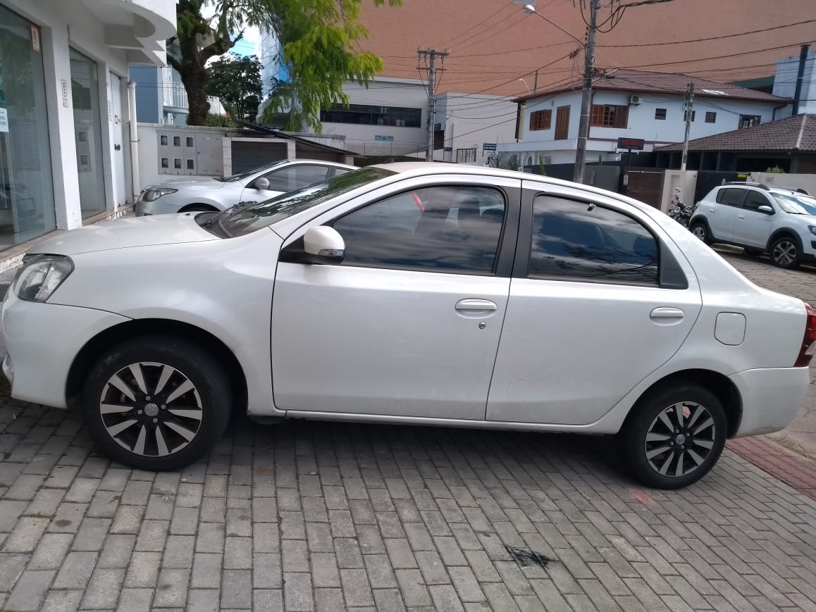Foto Etios - lado