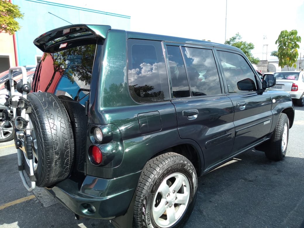 PAJERO TR4 - LATERAL ESQUERDA