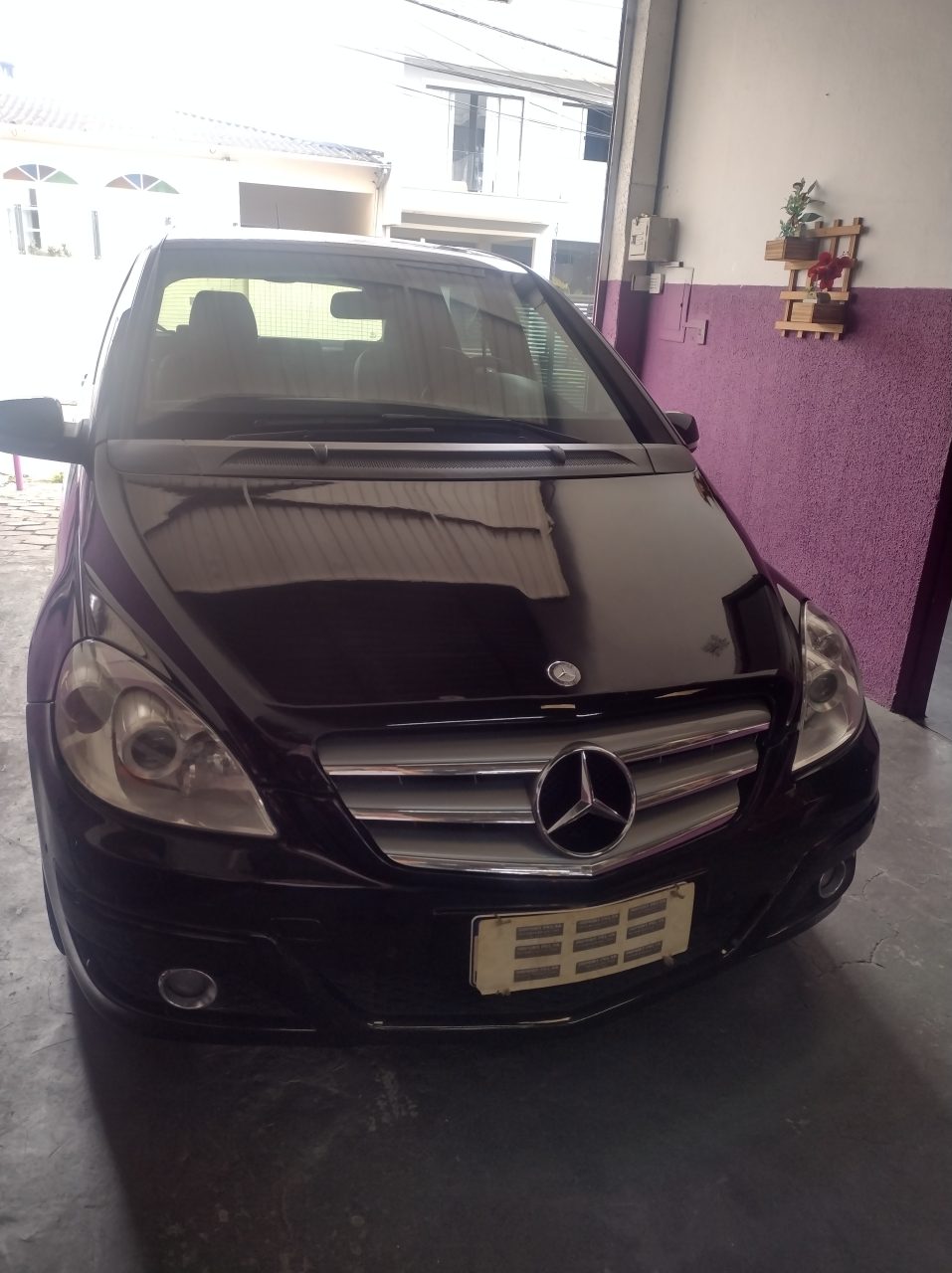 MERCEDES-B180-1